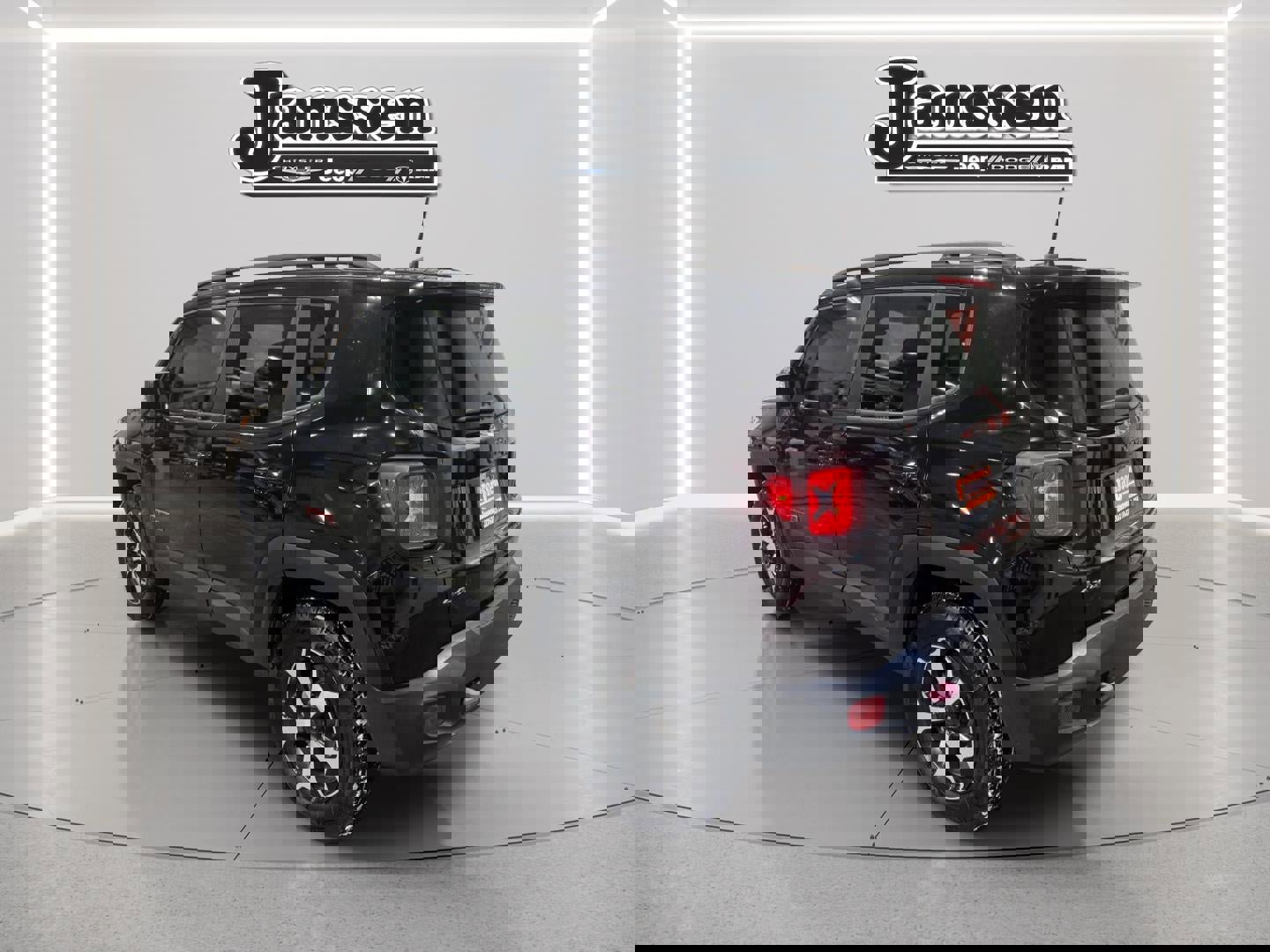 Used 2019 Jeep Renegade Trailhawk image 3
