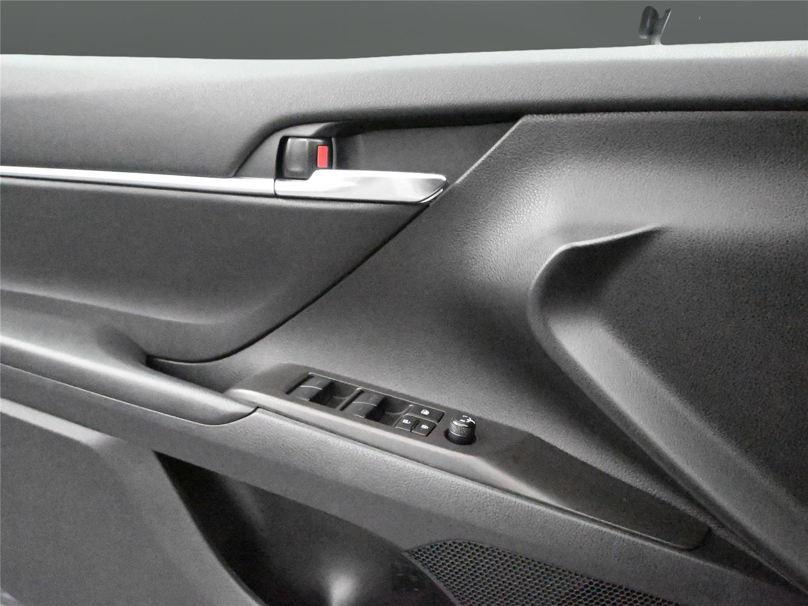 Used 2023 Toyota Camry SE image 6