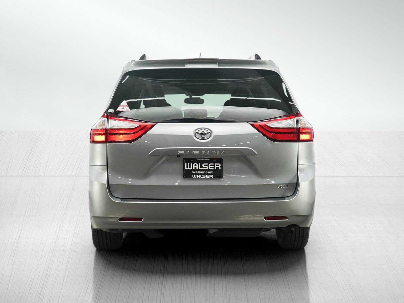 Used 2018 Toyota Sienna XLE FWD image 5