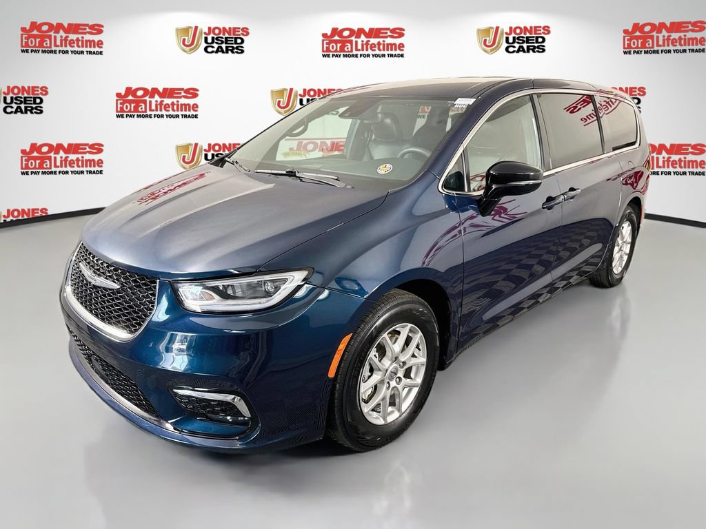 Used 2025 Chrysler Pacifica Select FWD image 12