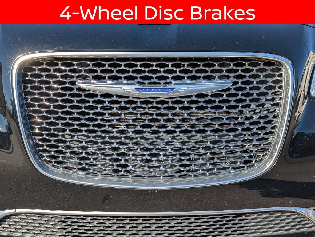 Used 2020 Chrysler 300 Touring w/ Chrome Appearance Package RWD image 29