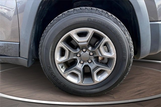 Used 2019 Jeep Cherokee Trailhawk image 9