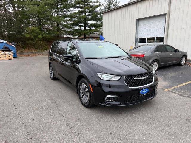 Used 2024 Chrysler Pacifica Limited FWD image 3