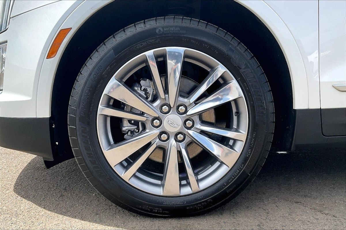 Used 2025 Cadillac XT5 Premium Luxury FWD image 9