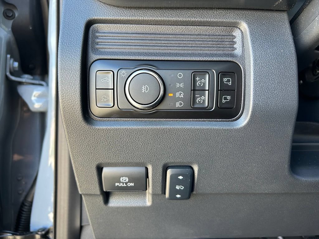 Used 2025 Ford F350 Lariat w/ Lariat Ultimate Package AWD/4WD image 15