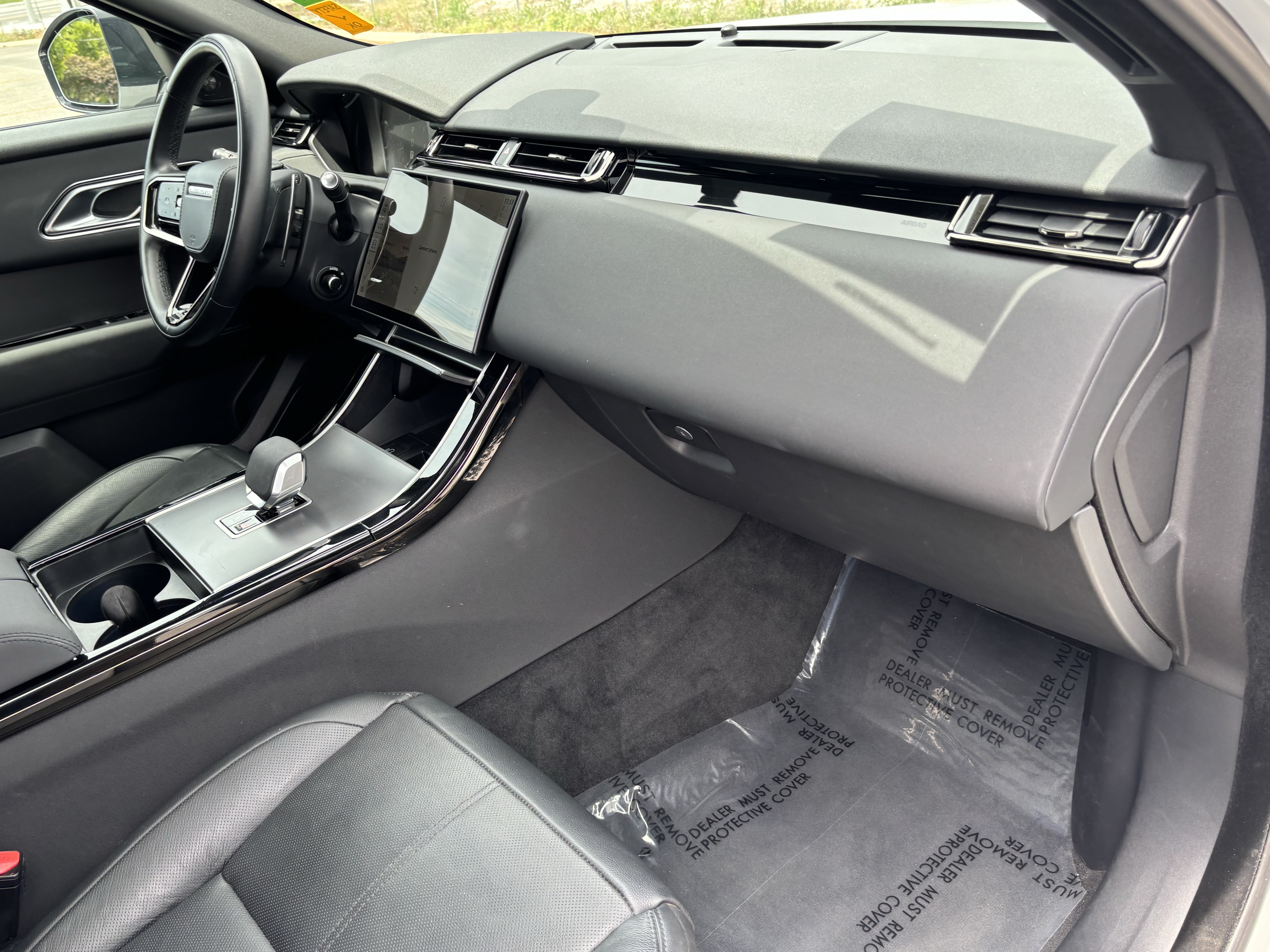 Used 2025 Land Rover Range Rover Velar Dynamic SE image 12