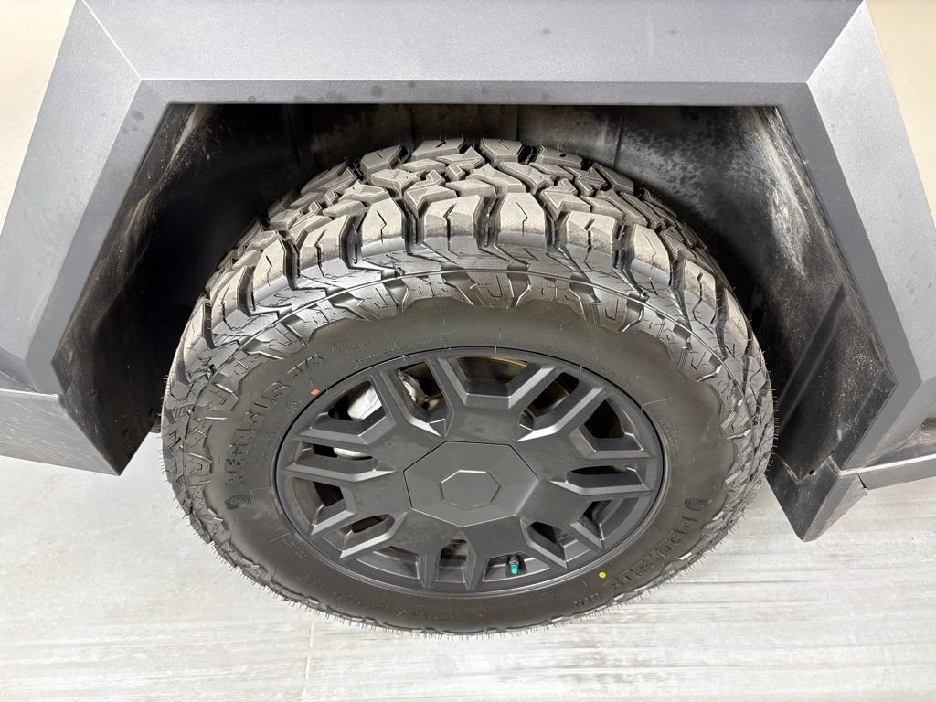 Used 2024 Tesla Cybertruck AWD Crew Cab image 11