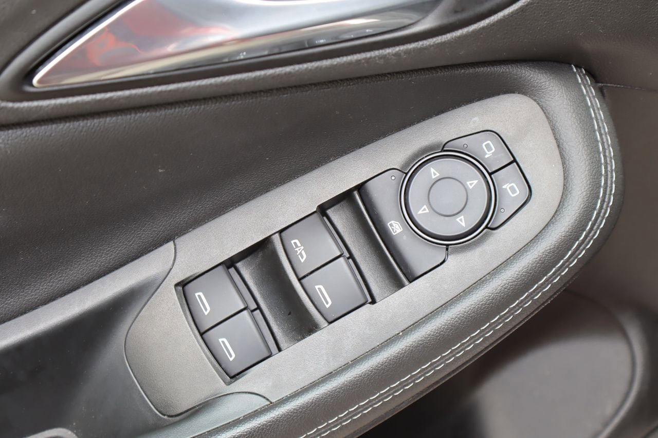 Used 2020 Buick Encore GX Essence w/ Experience Buick Package FWD image 21