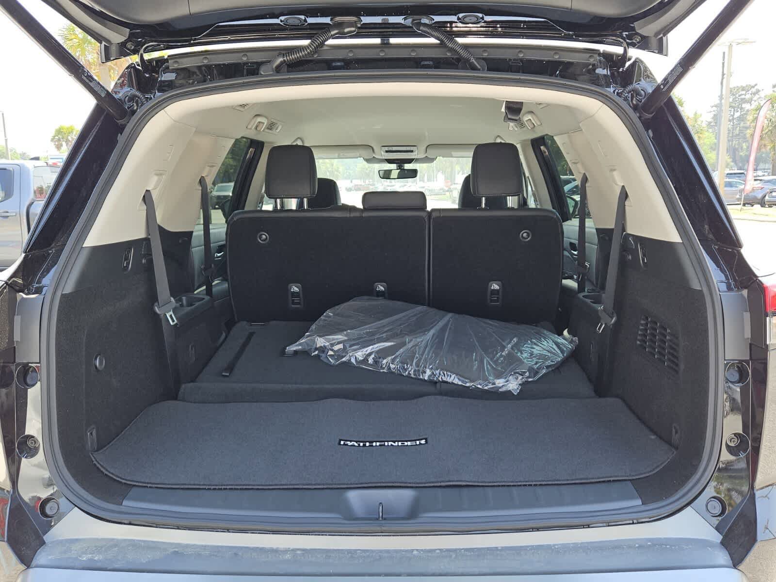 New 2026 Nissan Pathfinder SL FWD image 6