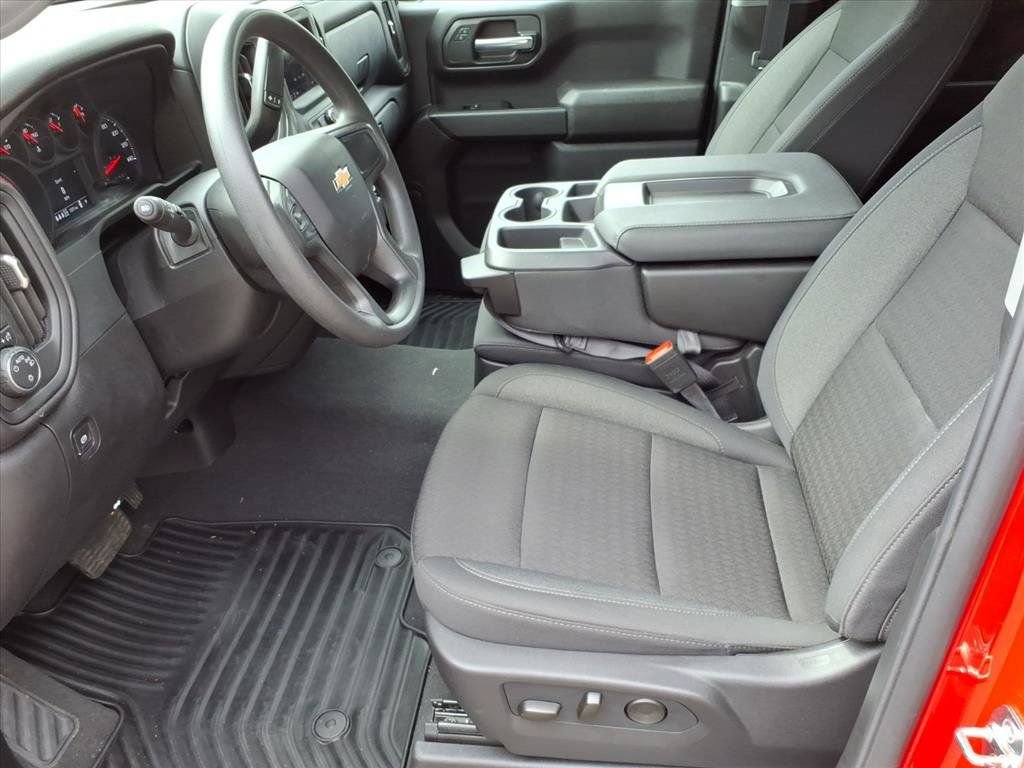 Used 2026 Chevrolet Silverado 1500 Custom w/ Turbomax Blackout Package AWD/4WD image 11