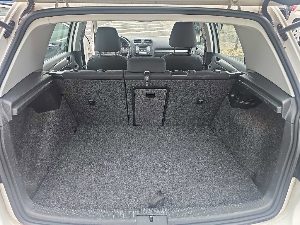 Used 2010 Volkswagen Golf 4-Door image 15