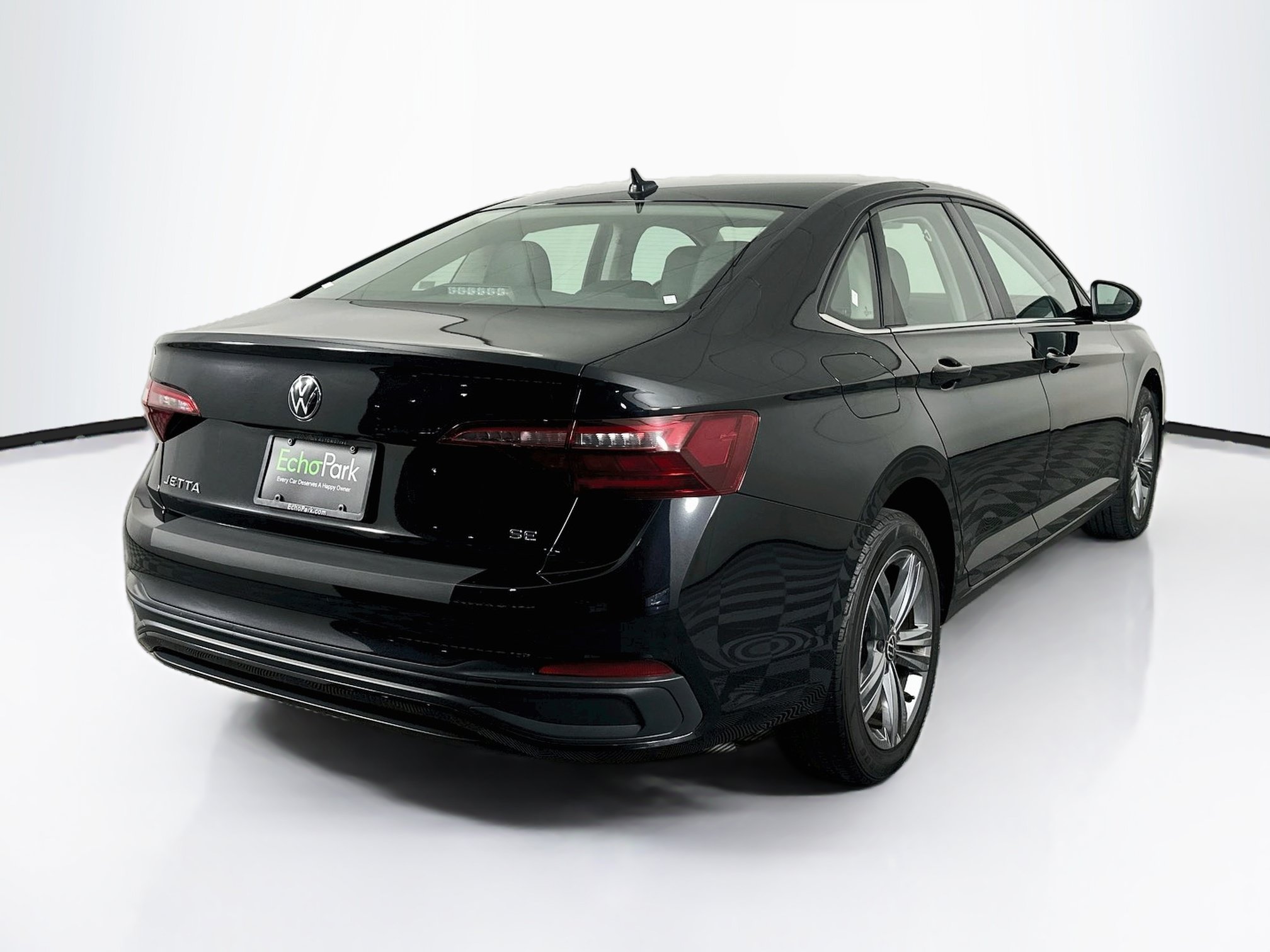 Used 2024 Volkswagen Jetta SE FWD image 9