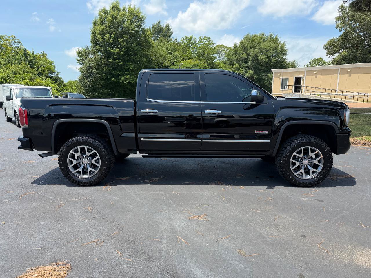 Used 2016 GMC Sierra 1500 SLT w/ All-Terrain Package AWD/4WD image 5