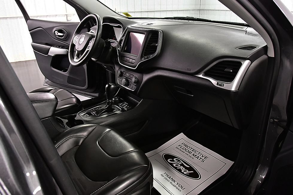 Used 2022 Jeep Cherokee Latitude AWD/4WD image 27