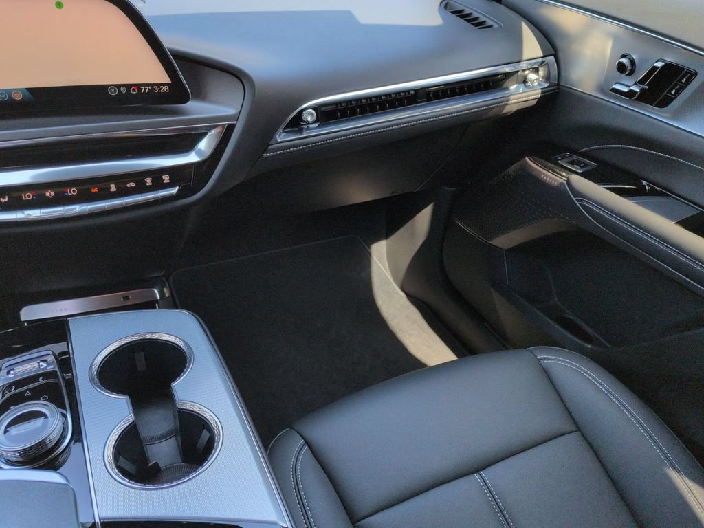 Certified 2024 Cadillac Lyriq Tech RWD image 29