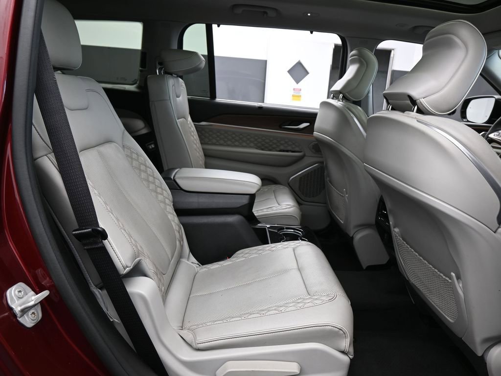 Used 2023 Jeep Grand Cherokee L Summit w/ Luxury Tech Group V image 49