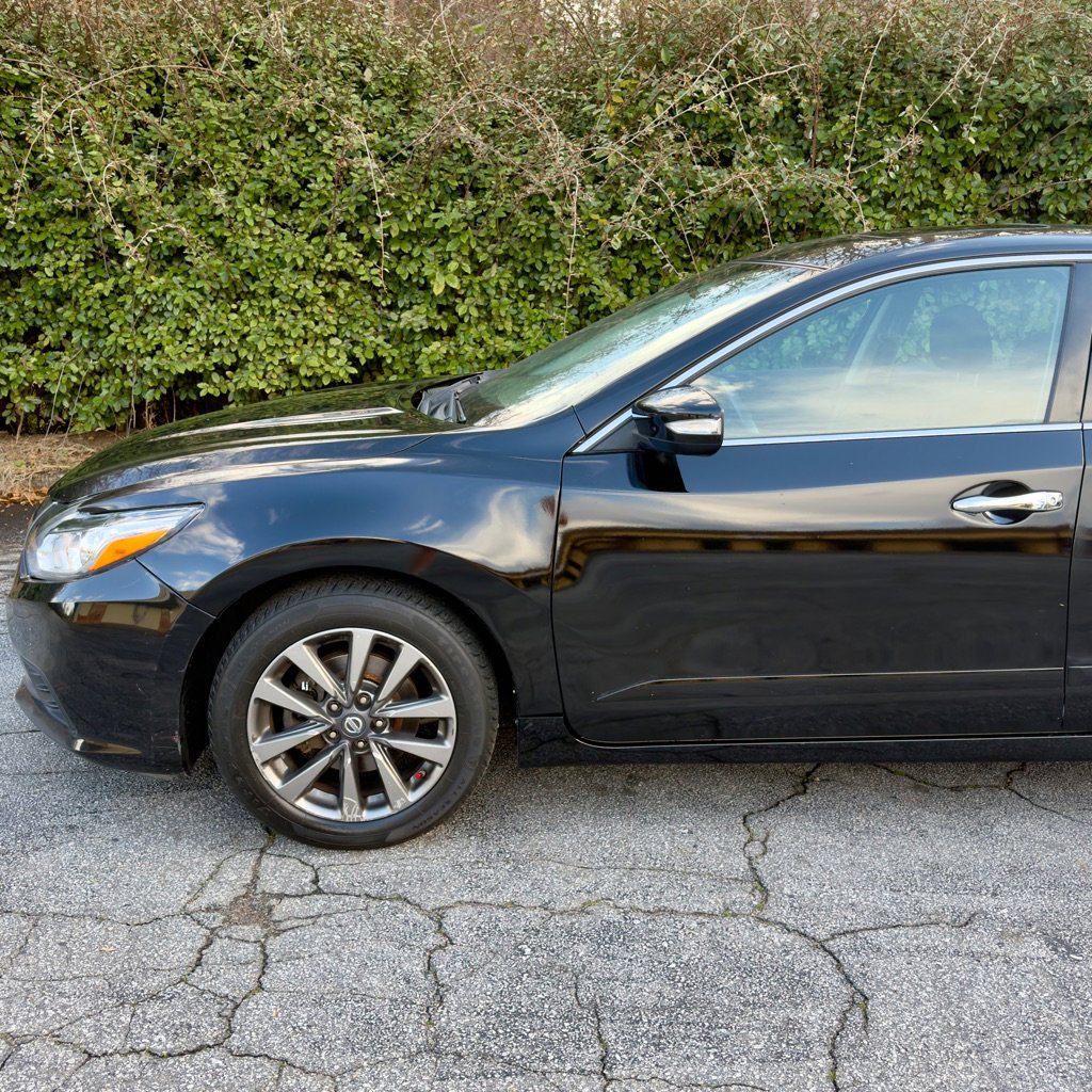 Used 2016 Nissan Altima 2.5 SV w/ Convenience Package FWD image 2