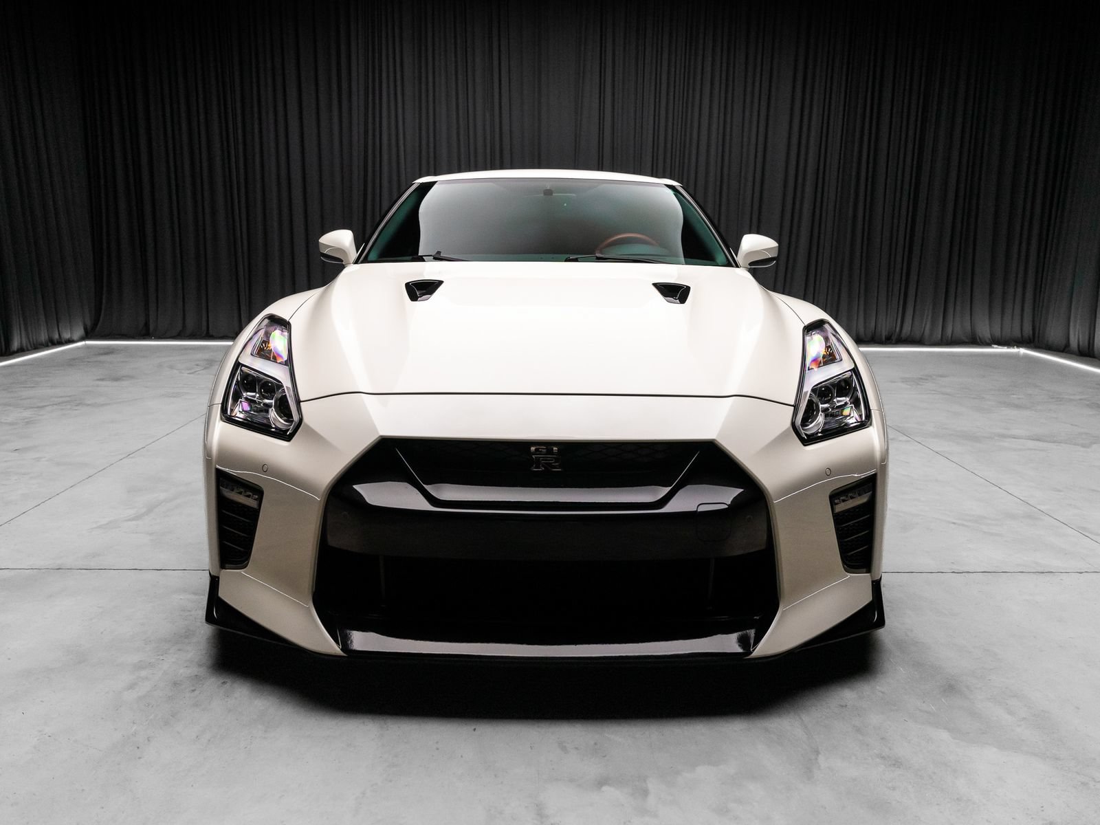 Used 2021 Nissan GT-R Premium AWD/4WD image 10