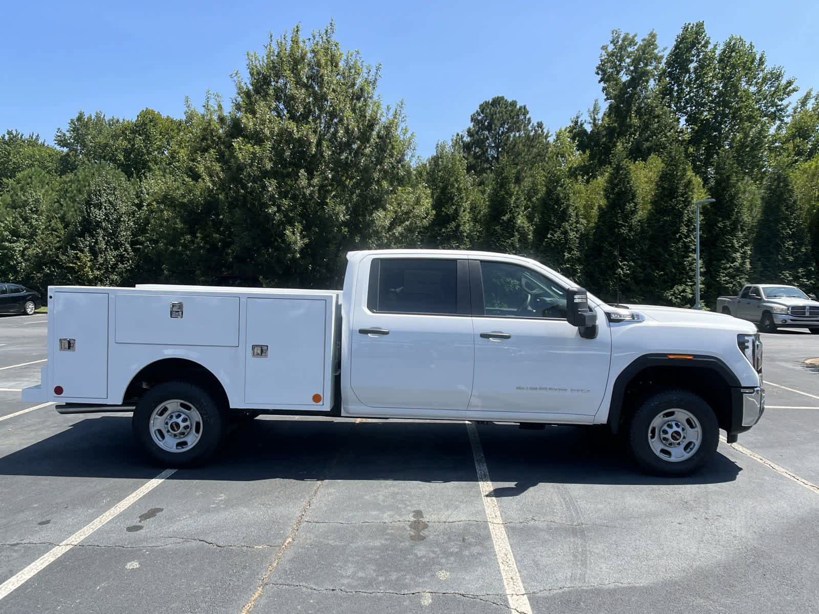 New 2024 GMC Sierra 2500 Pro w/ Convenience Package image 8