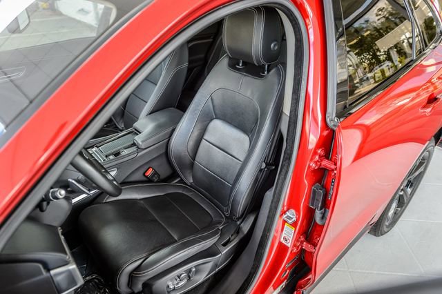 Used 2018 Jaguar F-PACE R-Sport image 38