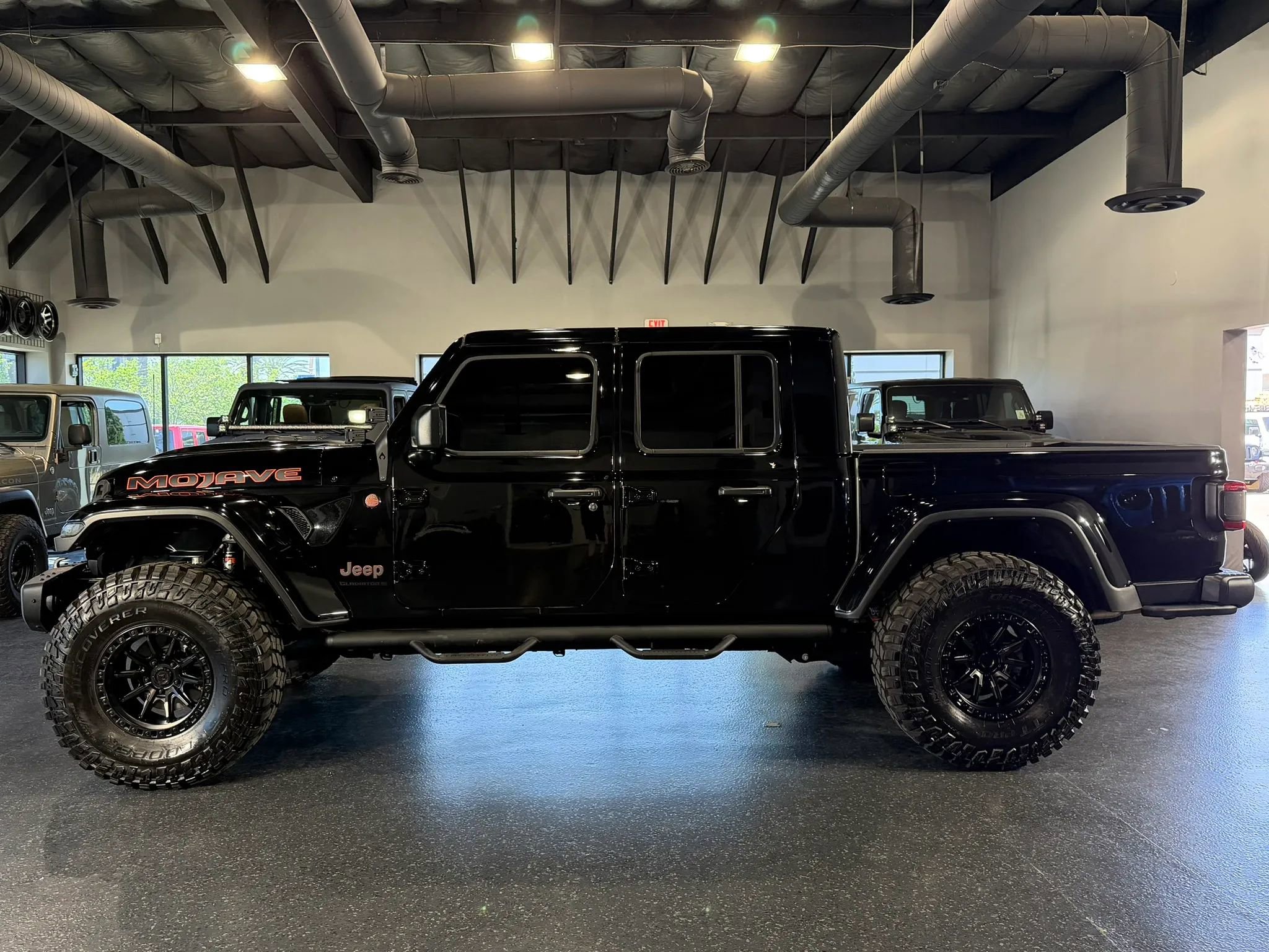 Used 2024 Jeep Gladiator Mojave AWD/4WD image 8