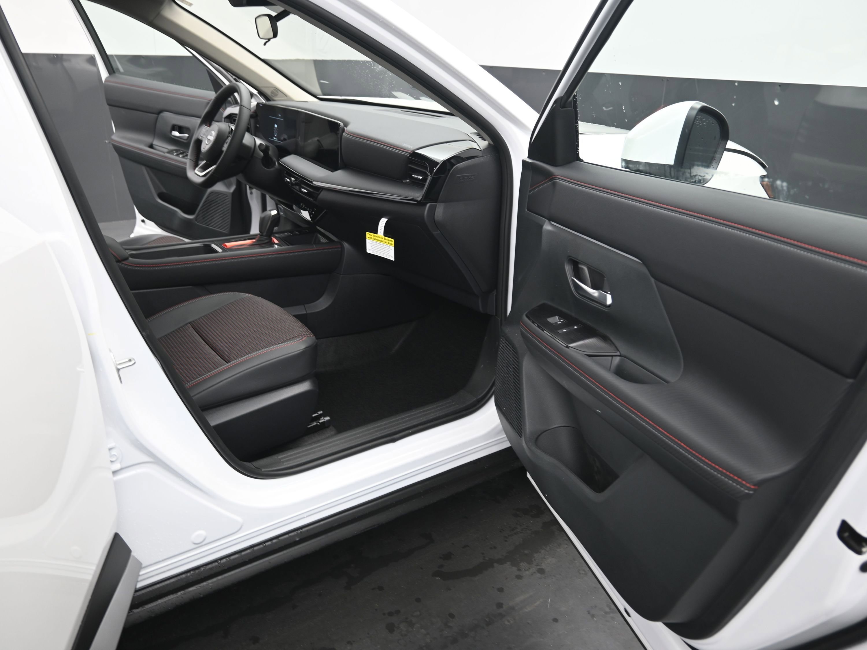 New 2025 Nissan Kicks SR image 30