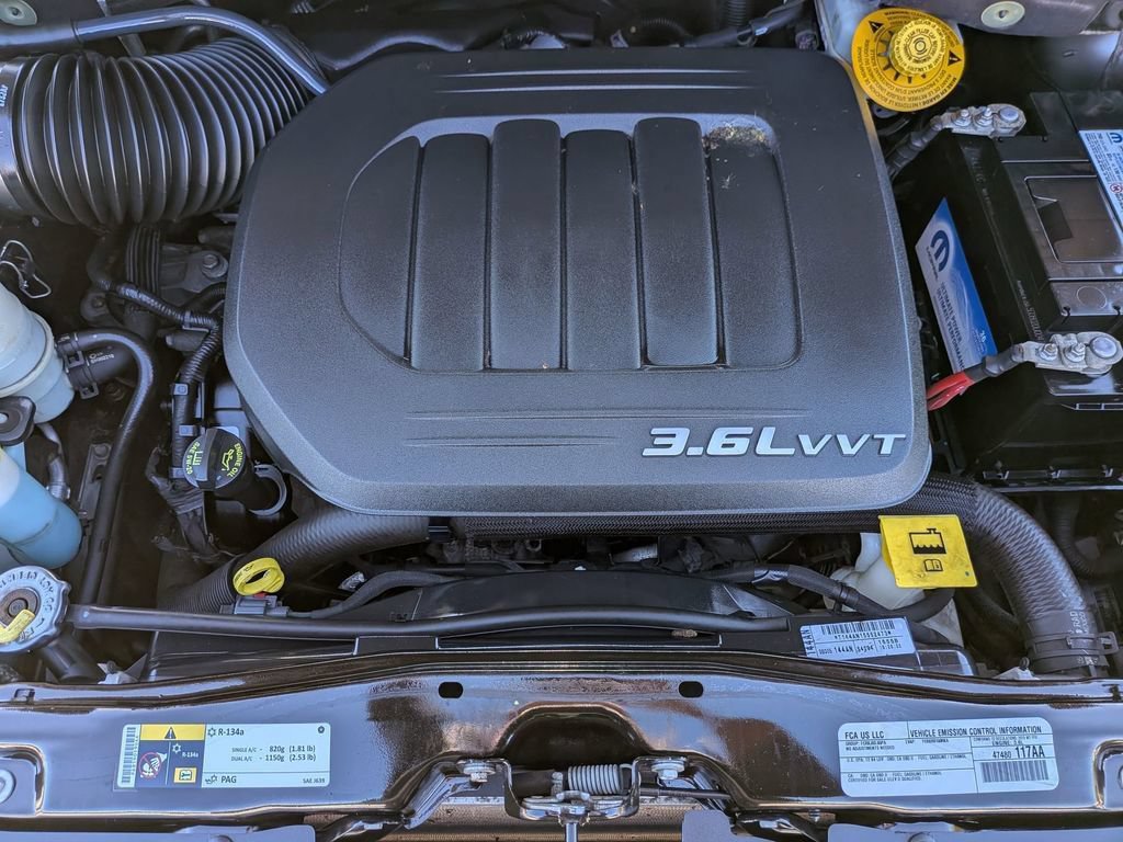 Used 2015 Chrysler Town & Country LX FWD image 33