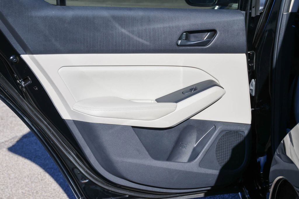 Used 2025 Nissan Altima 2.5 SV image 11