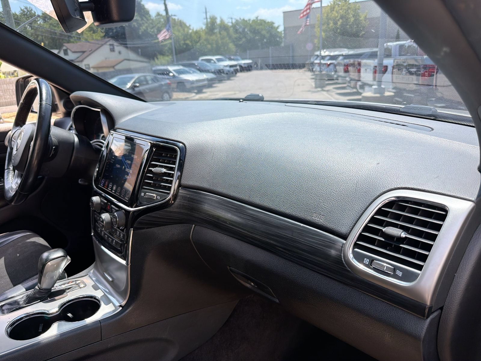 Used 2019 Jeep Grand Cherokee Altitude AWD/4WD image 16