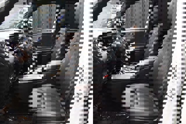 Used 2021 Mercedes-Benz GLB 250 4MATIC w/ Premium Package image 13