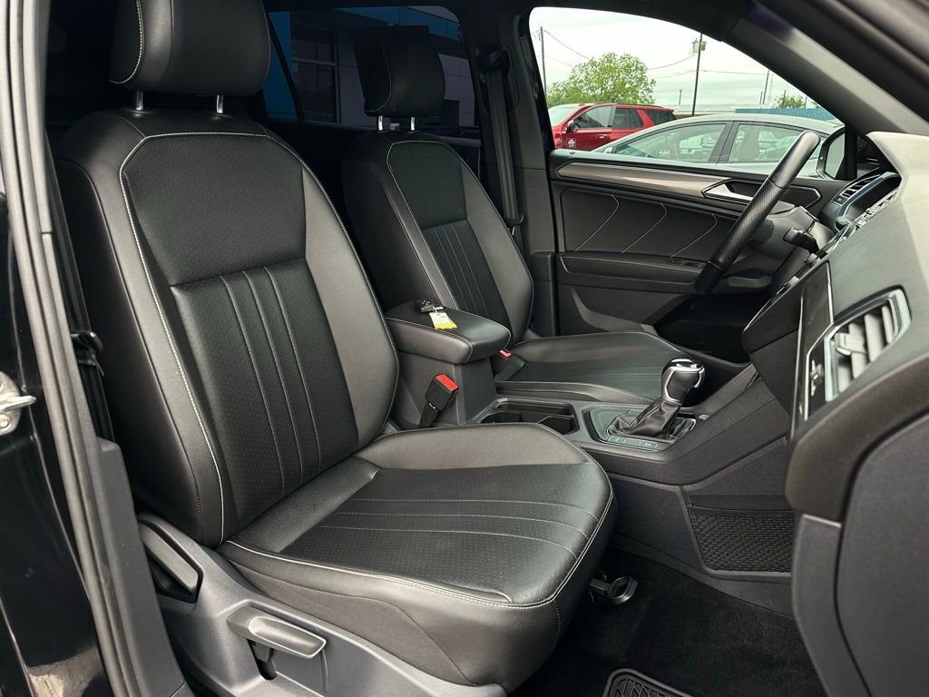 Used 2022 Volkswagen Tiguan SE R-Line FWD image 18