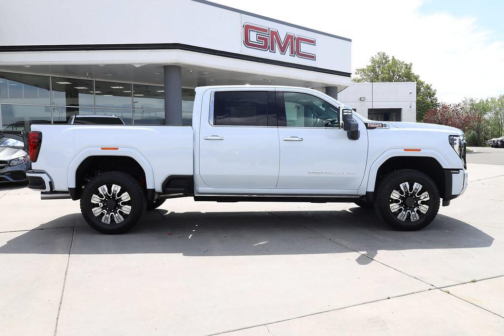 New 2026 GMC Sierra 3500 Denali w/ Denali Reserve Package AWD/4WD image 7