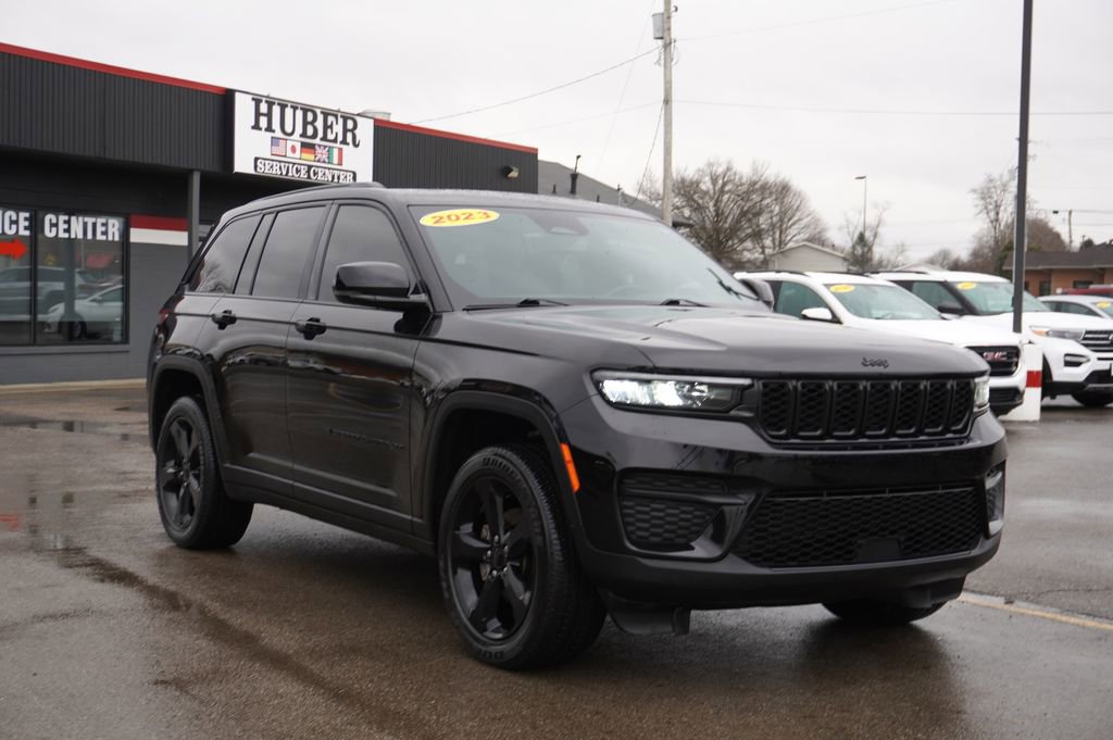Used 2023 Jeep Grand Cherokee Altitude image 9