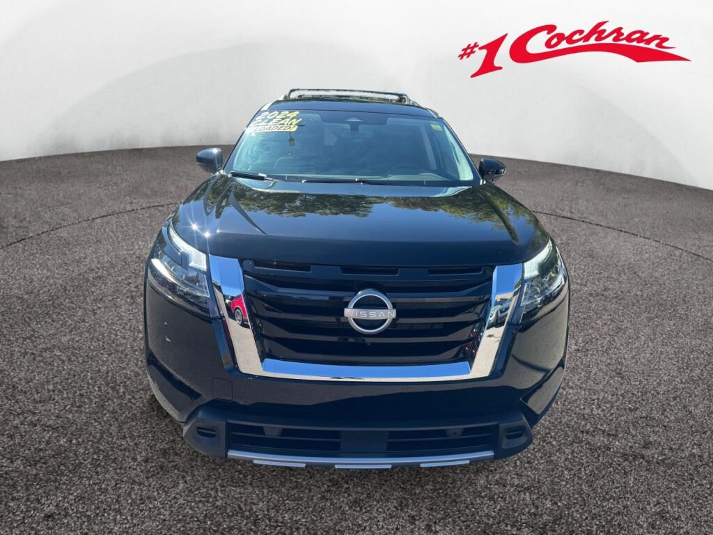 Used 2024 Nissan Pathfinder SL image 2