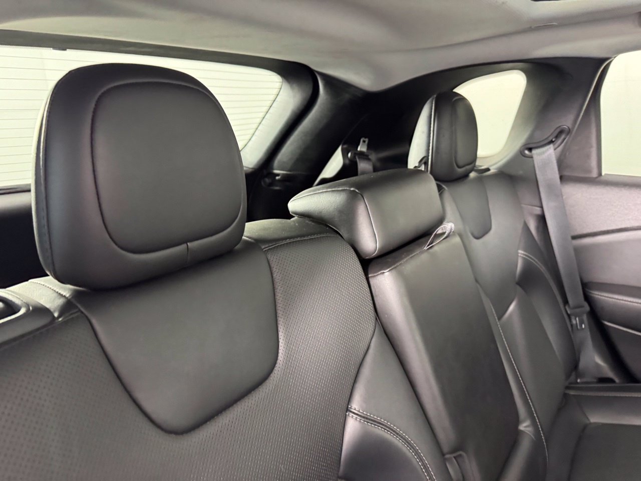 Used 2022 Jeep Cherokee Limited w/ Mopar Interior Package AWD/4WD image 31