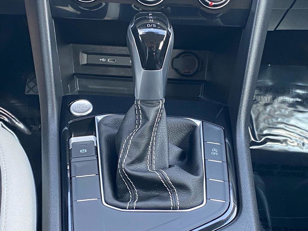 Certified 2025 Volkswagen Taos S image 10