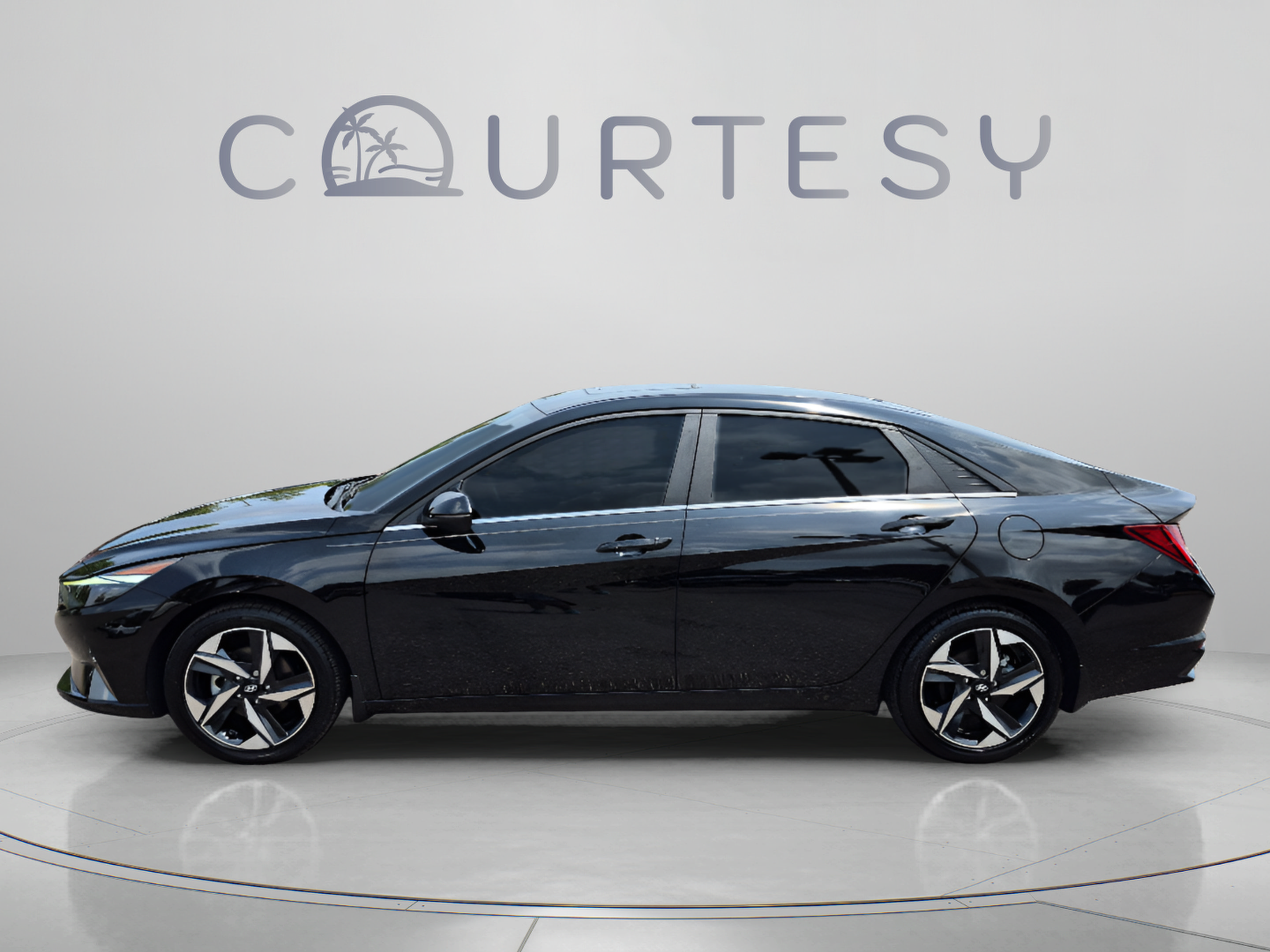 Certified 2023 Hyundai Elantra Limited FWD image 2