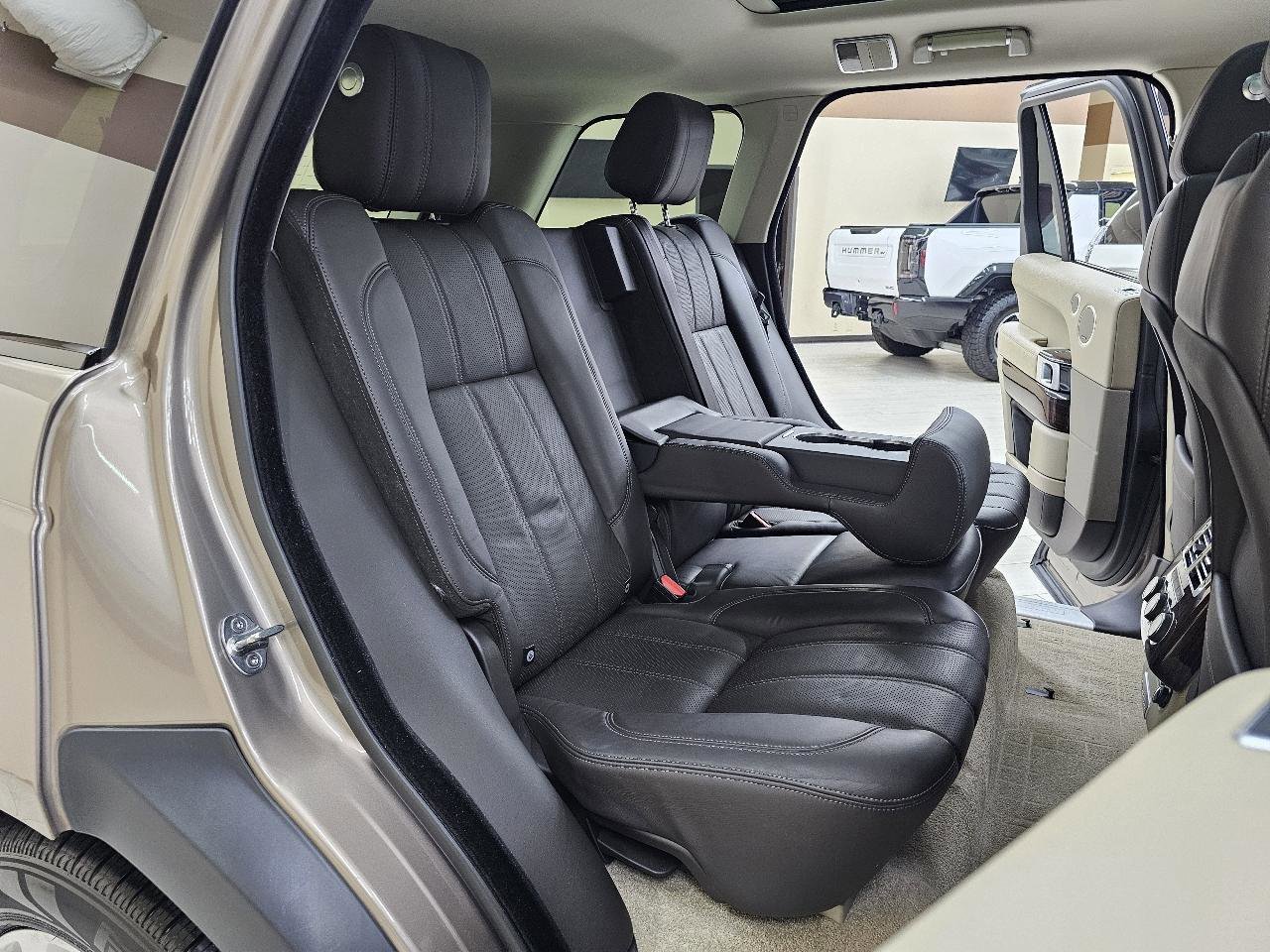 Used 2016 Land Rover Range Rover HSE image 23