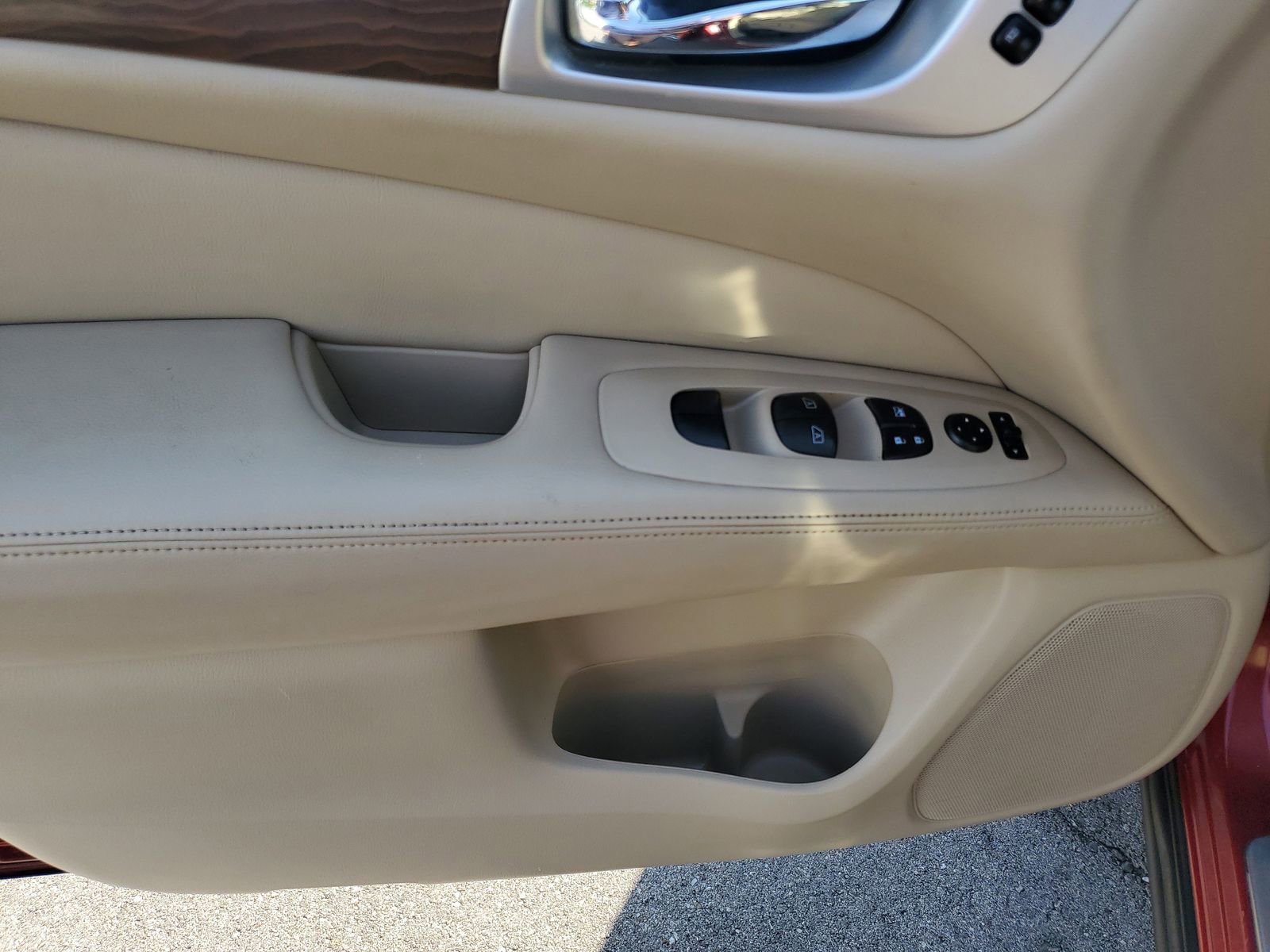 Used 2017 Nissan Pathfinder Platinum w/ Family Entertainment Package AWD/4WD image 21