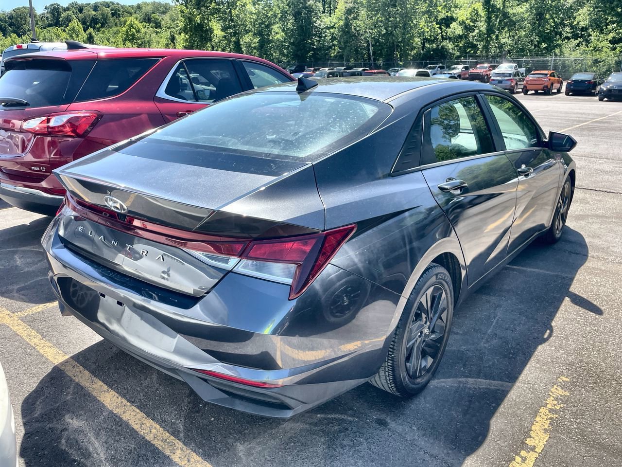 Used 2022 Hyundai Elantra SEL w/ Preferred Accessory Package FWD image 4