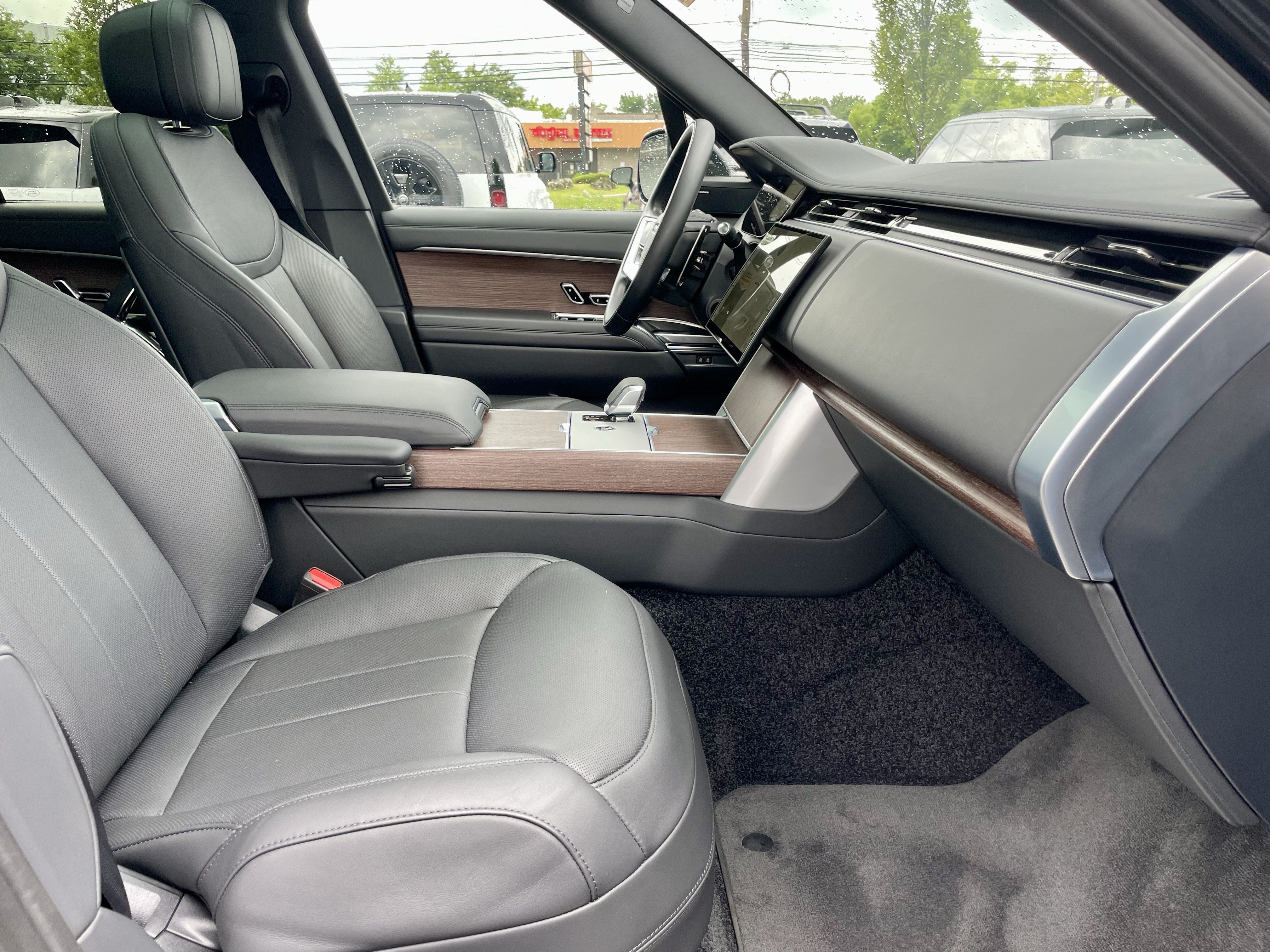 Used 2025 Land Rover Range Rover SE AWD/4WD image 15
