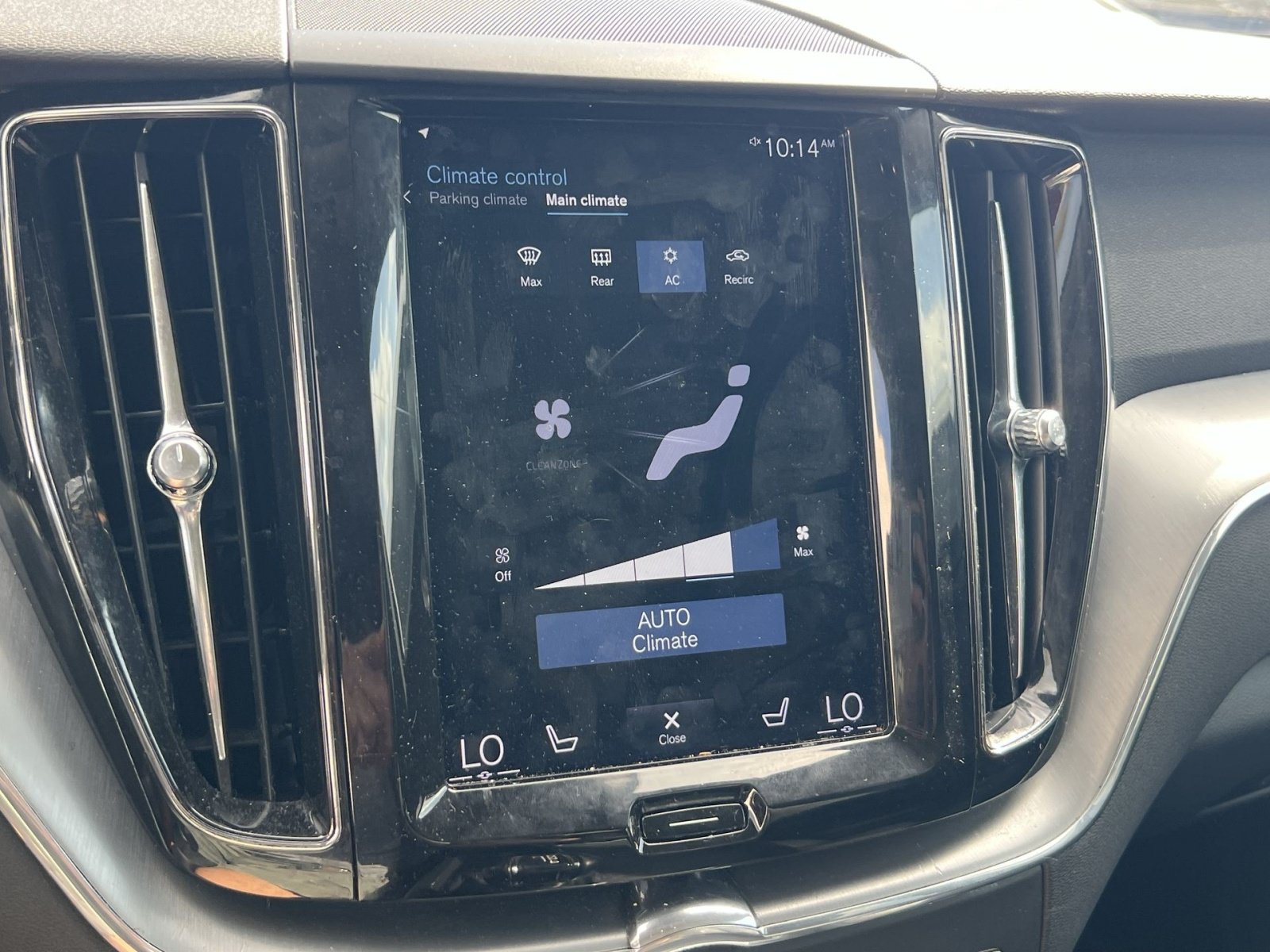 Used 2019 Volvo XC60 T5 Momentum w/ Premium Package AWD/4WD image 18