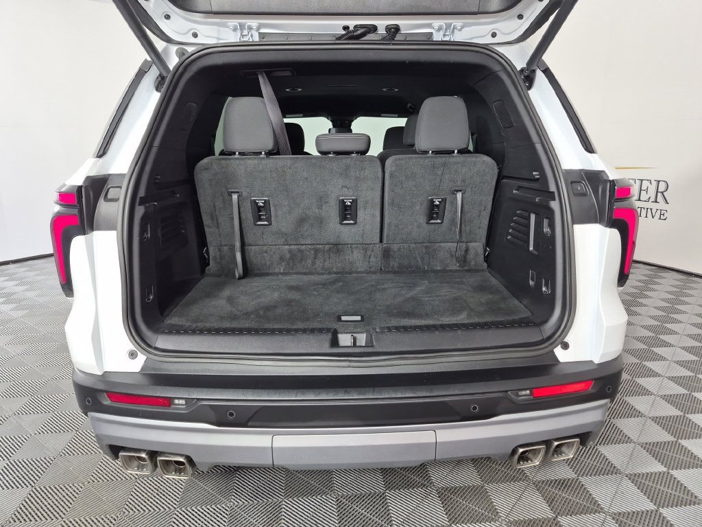 Certified 2026 Chevrolet Traverse LT FWD image 34