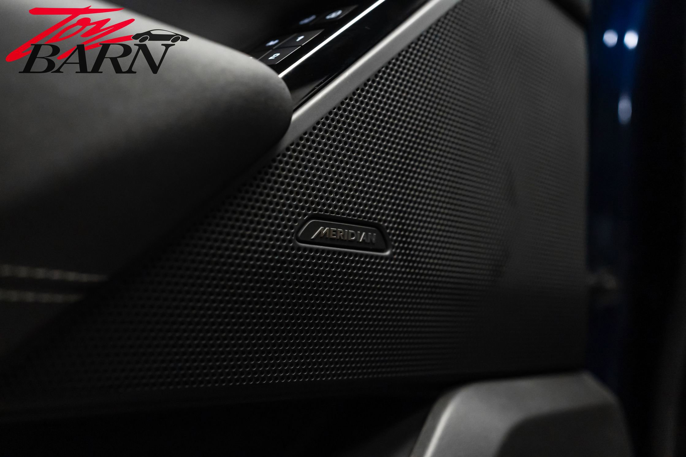 Used 2023 Land Rover Range Rover Velar R-Dynamic S image 24