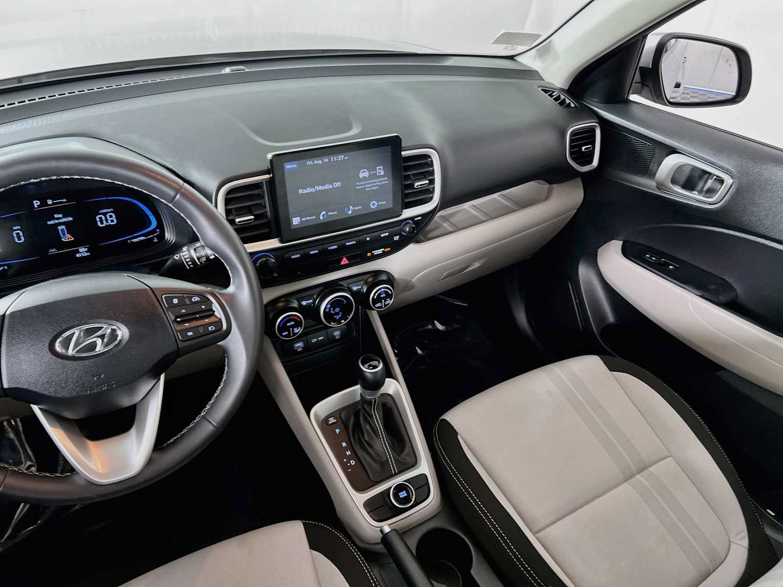 Certified 2025 Hyundai Venue FWD image 24