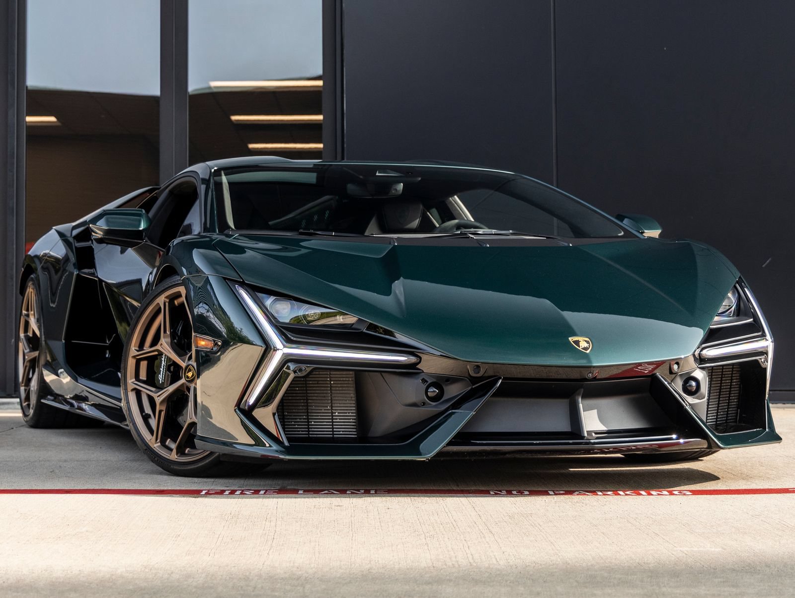 Used 2025 Lamborghini Revuelto AWD/4WD image 3