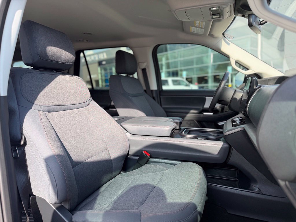 Used 2025 Ford Expedition Active RWD image 10