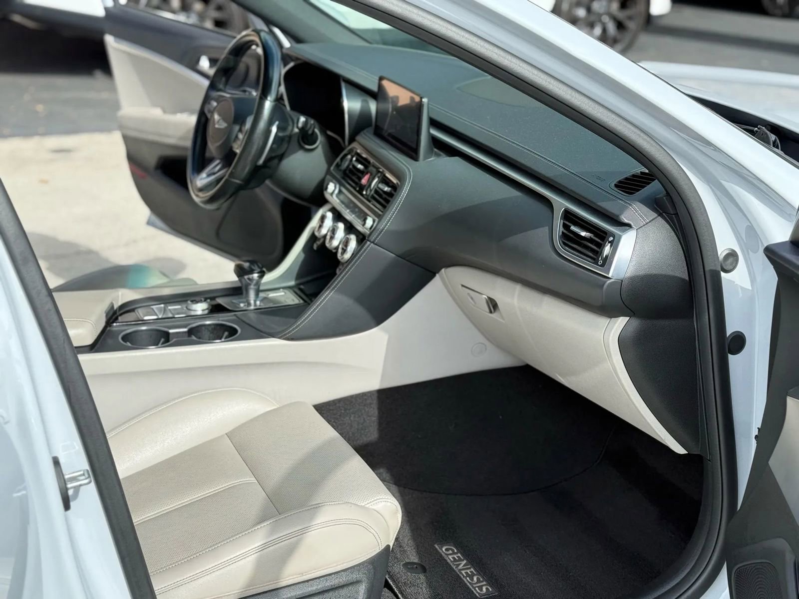 Used 2022 Genesis G70 2.0T image 21