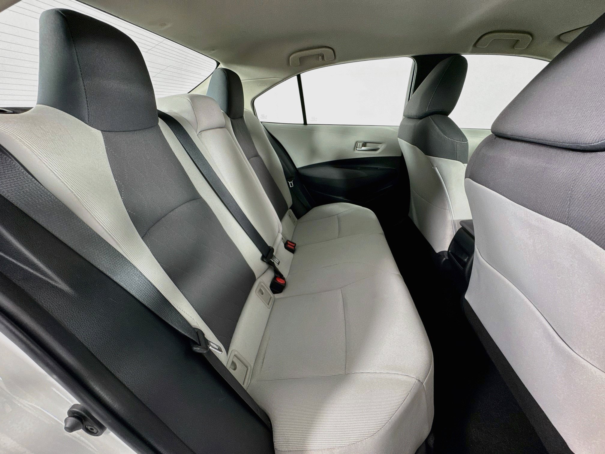 Used 2020 Toyota Corolla LE FWD image 24
