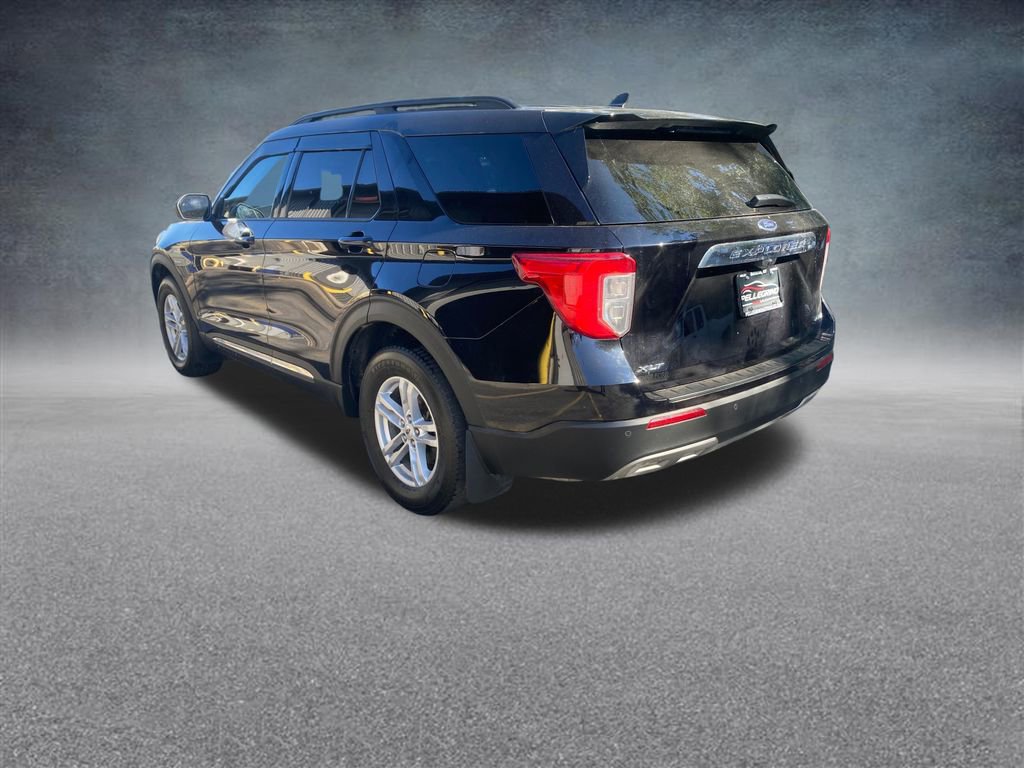 Used 2022 Ford Explorer XLT w/ Equipment Group 202A image 3